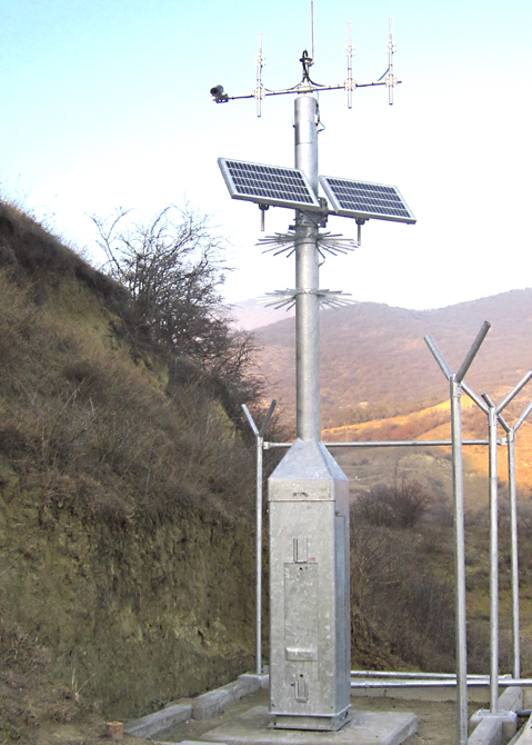 High capacity cabinet based pole